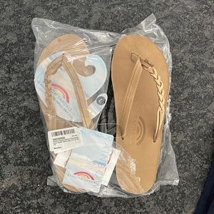 Brand new Rainbow Sandals Women’s Flirty Braided Sierra brown sandal
